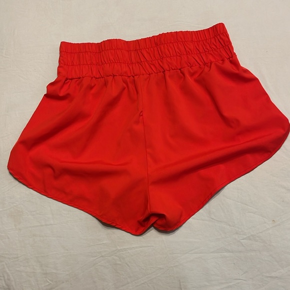 High waisted athletic shorts - Picture 3 of 3